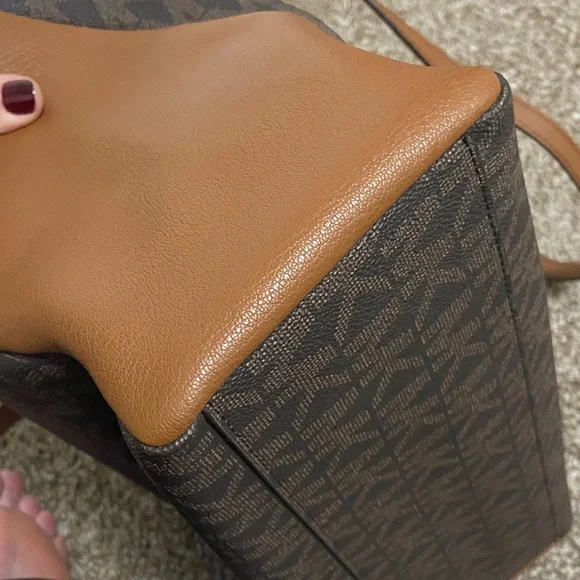 Michael Kors Signature Brown and Tan Tote🤎LIKE NEW🤎SUPER CLEAN🤎 - Picture 11 of 13